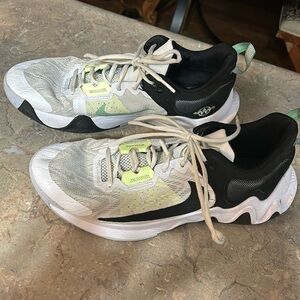 Men’s basketball shoes, Giannis